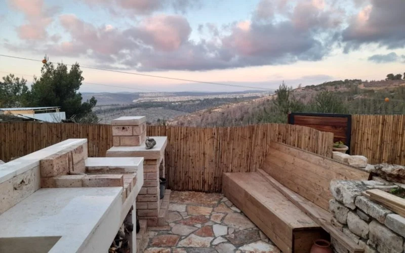 בקתת האומן – צימר בבת עין – תמונה 7
